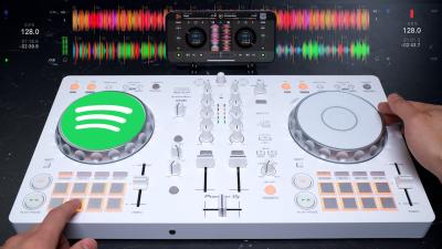Pro DJ Mixes the Best Songs of 2025 from Spotify