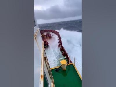  Huge Waves CRUSH Ship Deck northsea hugewaves