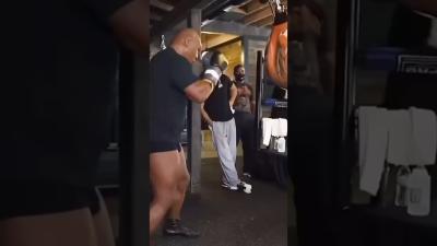 Mike Tyson punching bag combo boxing boxingworkout boxingtraining miketyson