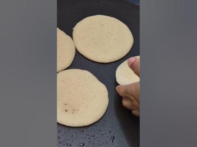 Mini Pizza youtubeshorts shortvideopizzarecipe viral viralvideo recipe food
