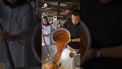 SHEILA RUSLY SIBUK MASAK HARI PERNIKAHAN ANAK SAUDARA ELISYA SANDHA