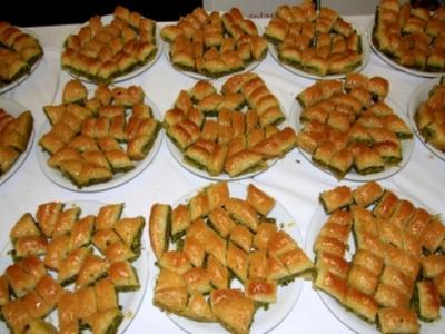 Tek Başına 2 Kilo Baklava Yiyen Türk
