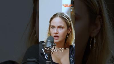 Elena Carrière ist zu Gast bei Unter Uns Gesagt jetzt anhören podcast unterunsgesagt