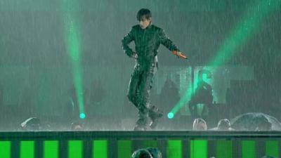 5 Minutes Ago BTSs Drenched V Thrills the Audience at Goyang Stadium